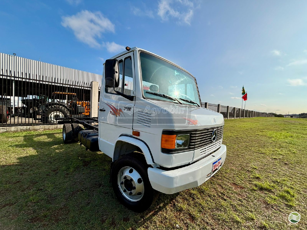 CAMINHAO MERCEDES-BENZ MB 710 Conjunto 3/4 4x4 AGROBILL Tratores & Implementos Agrícolas SALTINHO SÃO PAULO SP